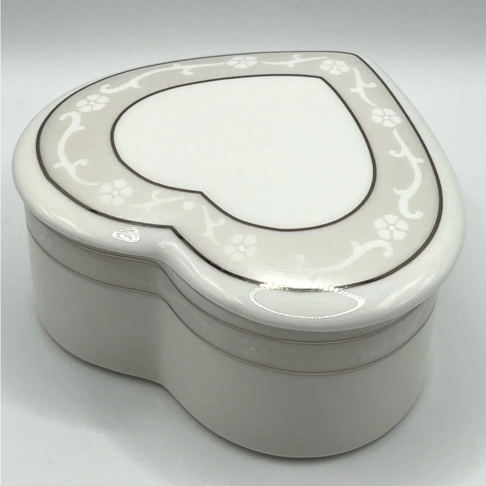 Wedgwood Icing Bone China White Heart Shaped Jewelry Trinket Box with Lid